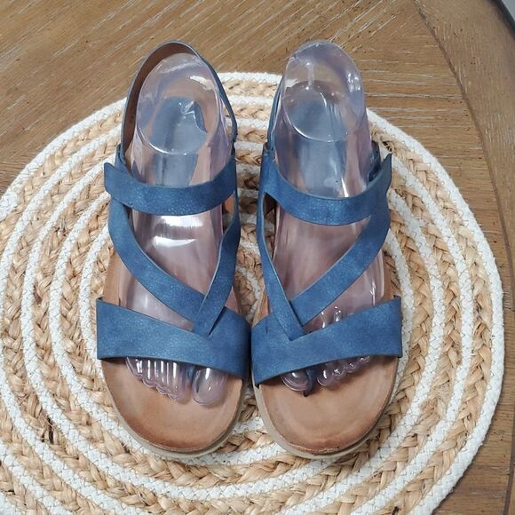 EUROSOFT SOFFT Womens 9 Vegan Leather Asymmetric Strappy Sporty Casual Sandals - Picture 3 of 9